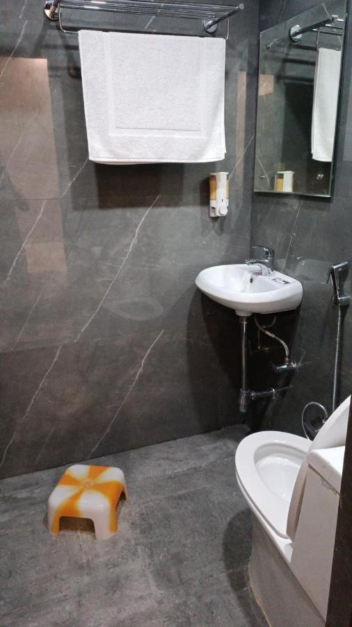 Hotel Cross Road By Wb Inn Unnao Exterior foto