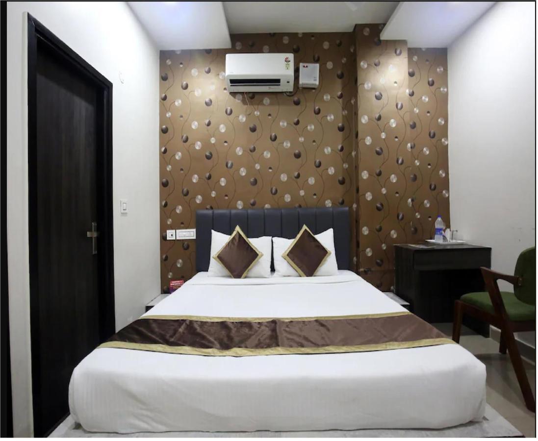 Hotel Cross Road By Wb Inn Unnao Exterior foto