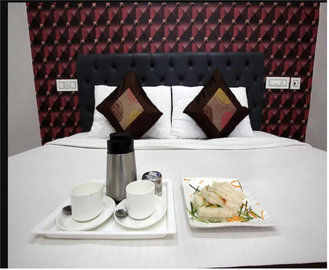 Hotel Cross Road By Wb Inn Unnao Exterior foto