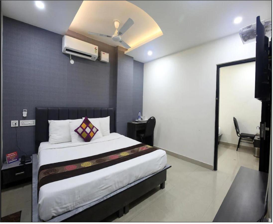 Hotel Cross Road By Wb Inn Unnao Exterior foto