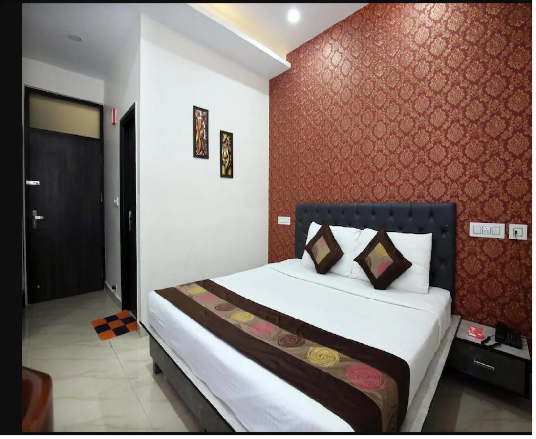 Hotel Cross Road By Wb Inn Unnao Exterior foto